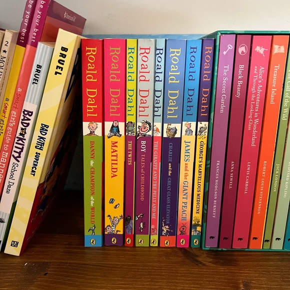 Ronald Dahl set of 8 classic books - Picture 2 of 2